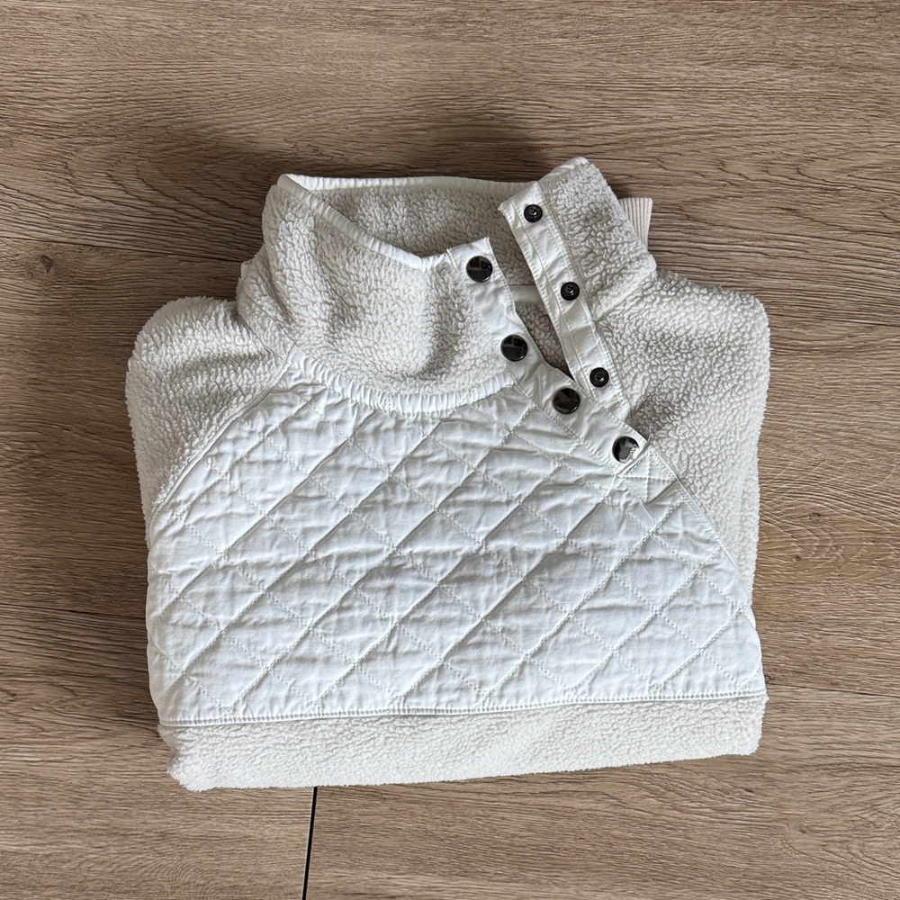Abercrombie & Fitch White Quilted Cowl Fleece